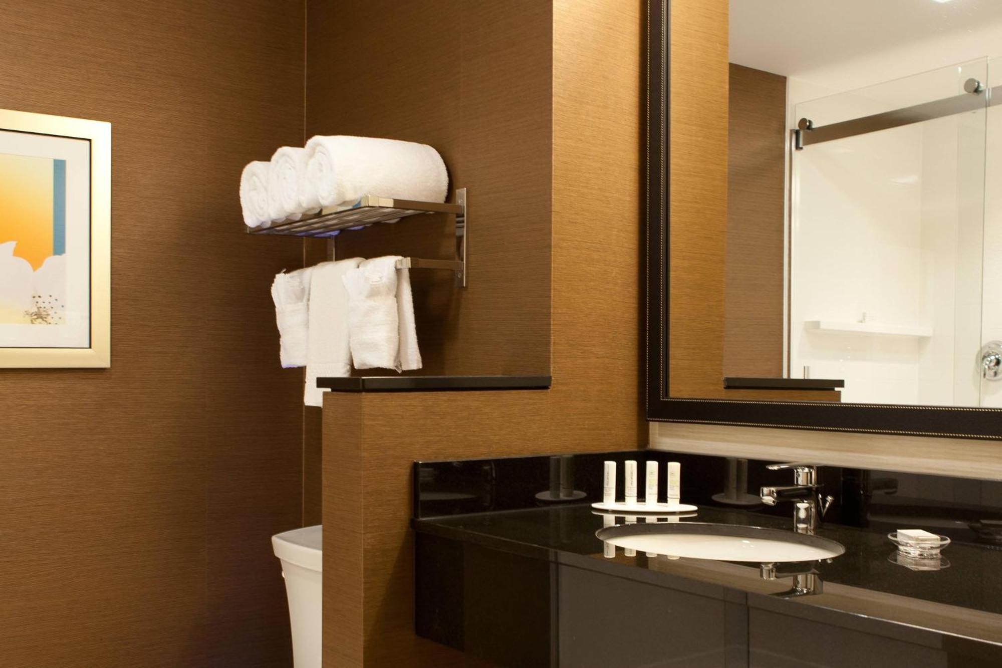 Fairfield Inn & Suites By Marriott Летбридж Экстерьер фото