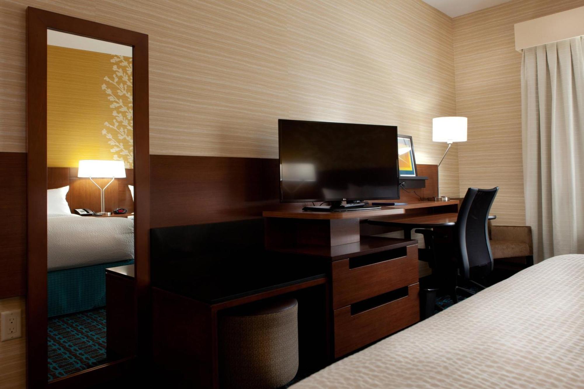 Fairfield Inn & Suites By Marriott Летбридж Экстерьер фото