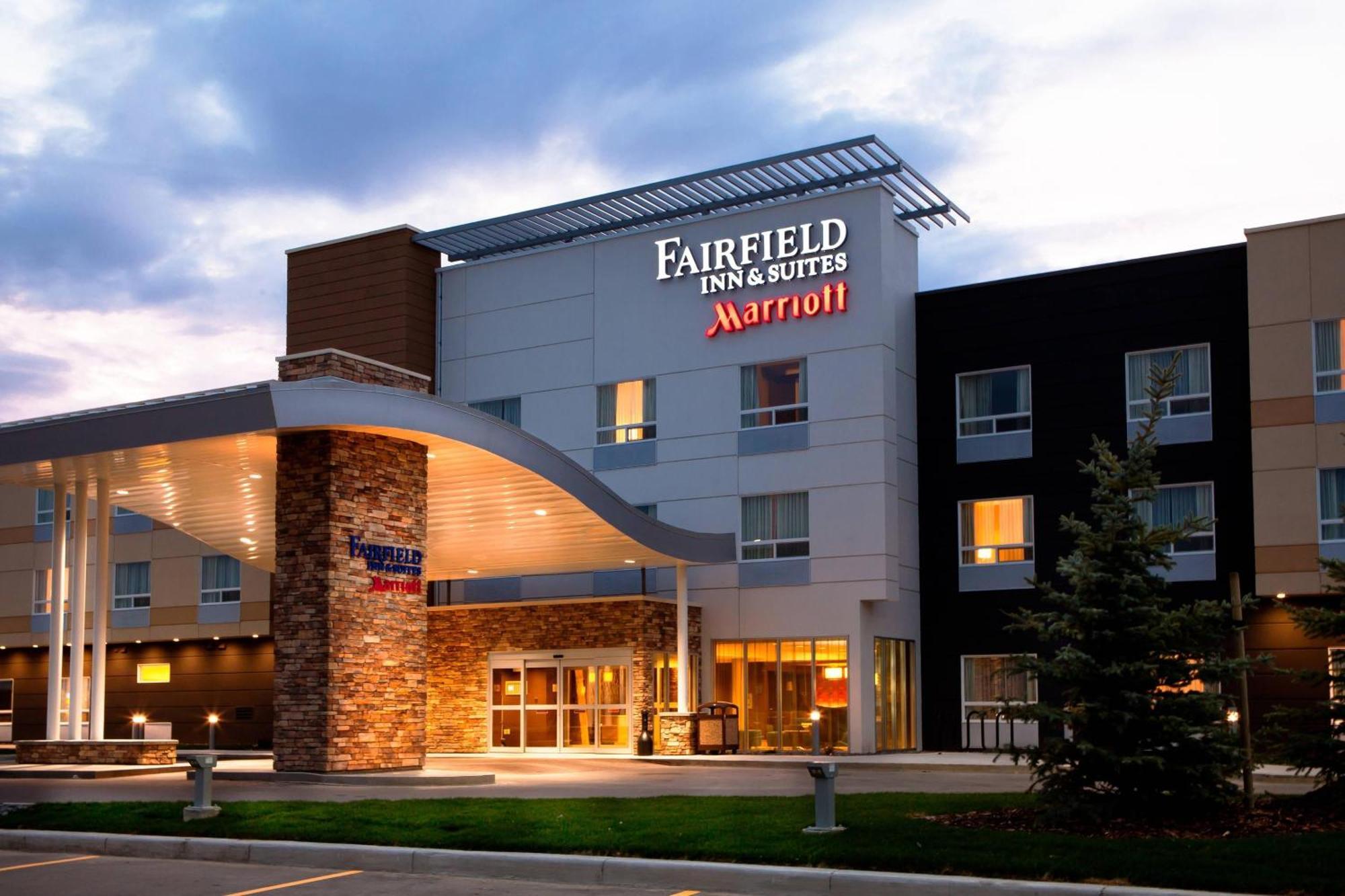 Fairfield Inn & Suites By Marriott Летбридж Экстерьер фото
